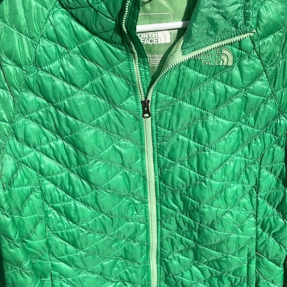 The North Face green thermoball jacket - Picture 13 of 13